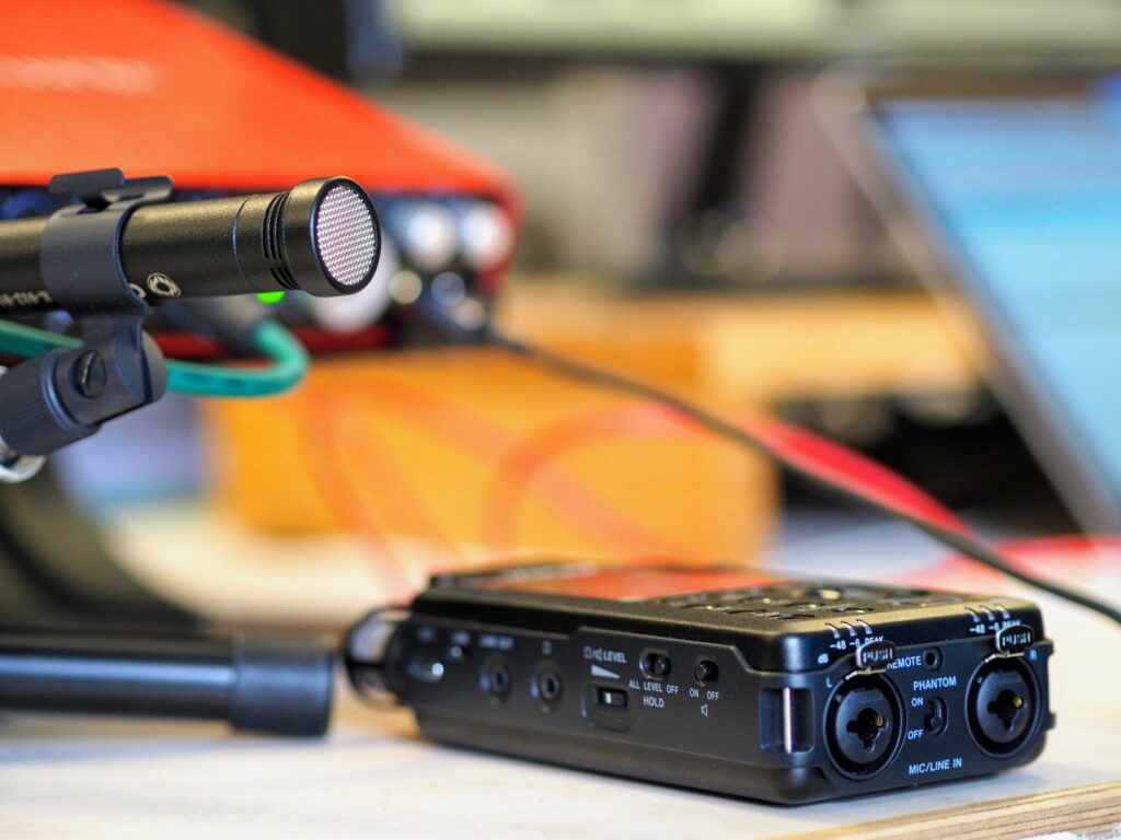 How can sound influence the way you type? 3 Article on Sound Microphone 1